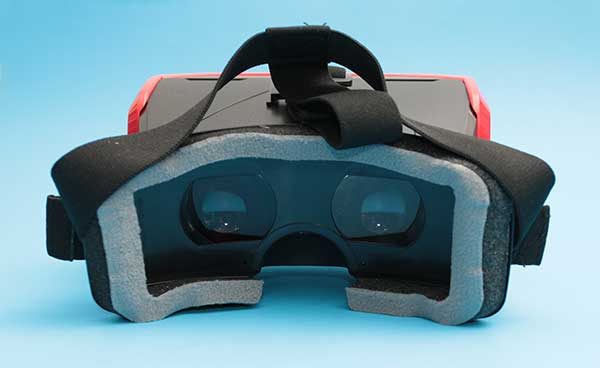 نمای پشت لنزهای عینک واقعیت مجازی VR Real Feel Alien Blaster